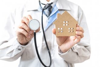 築30年超の物件、管理の正解は「売却」or「延命」?──迷ったときに考えたい3つの視点